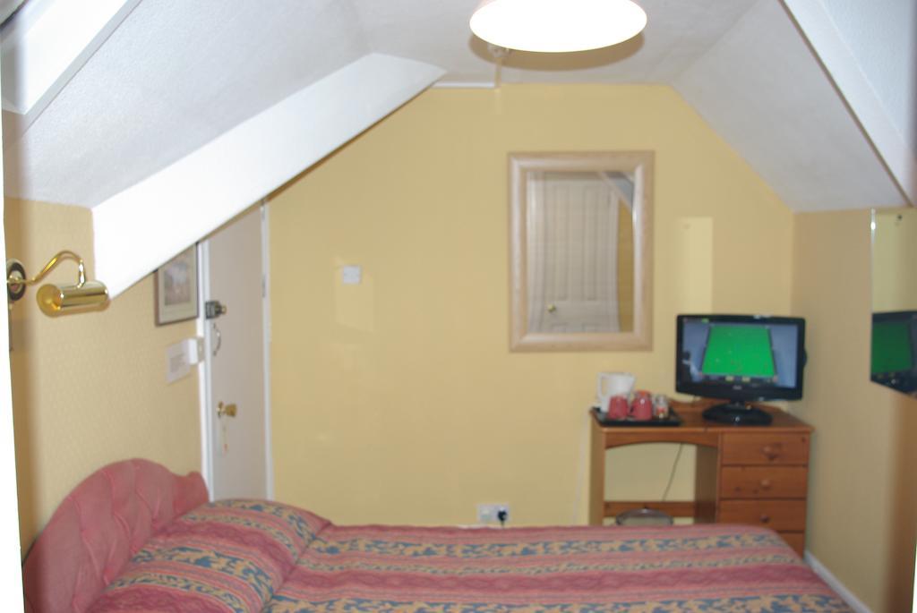 Menai Bank Hotel Caernarfon Room photo