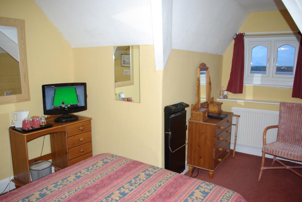 Menai Bank Hotel Caernarfon Room photo