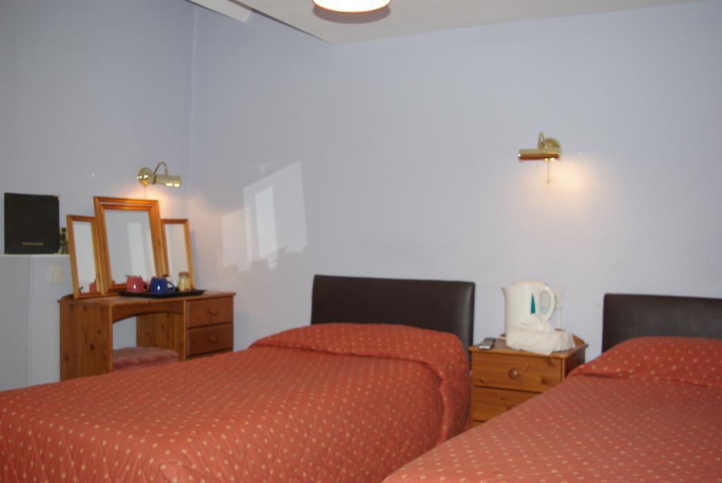 Menai Bank Hotel Caernarfon Room photo