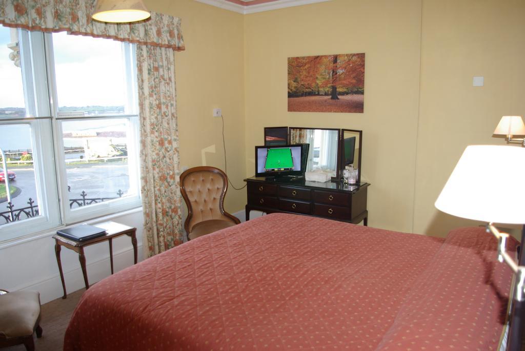 Menai Bank Hotel Caernarfon Room photo