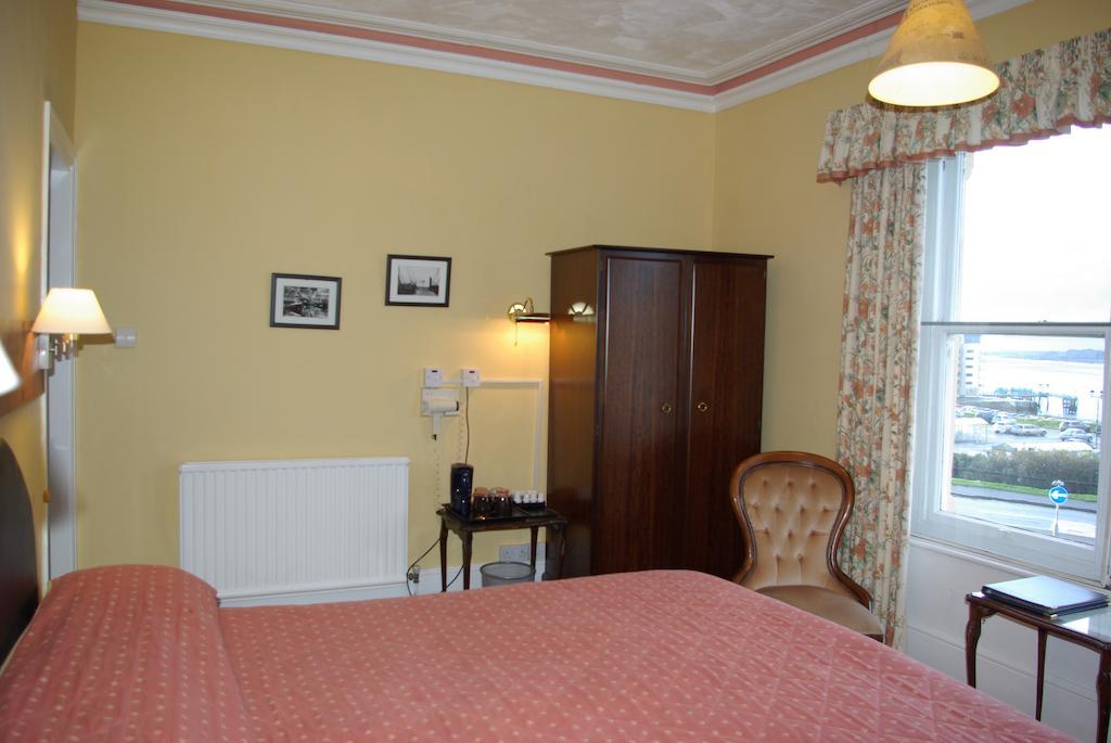 Menai Bank Hotel Caernarfon Room photo
