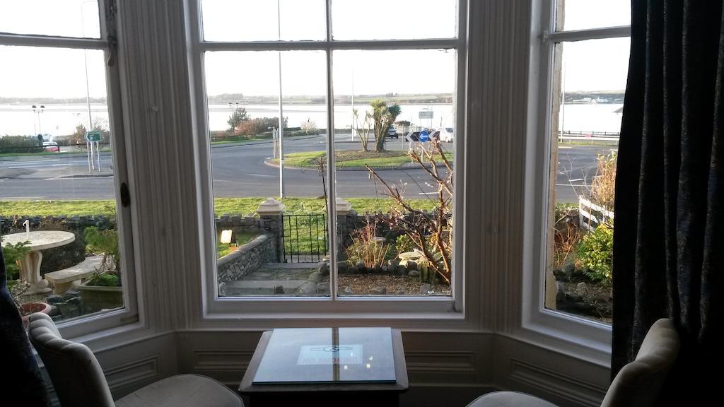 Menai Bank Hotel Caernarfon Room photo