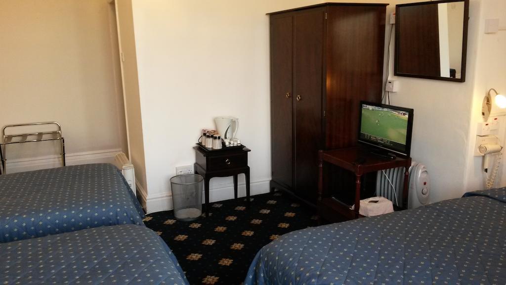 Menai Bank Hotel Caernarfon Room photo