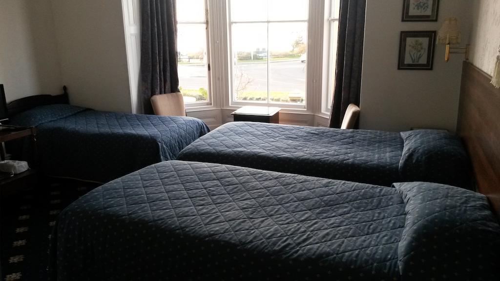 Menai Bank Hotel Caernarfon Room photo