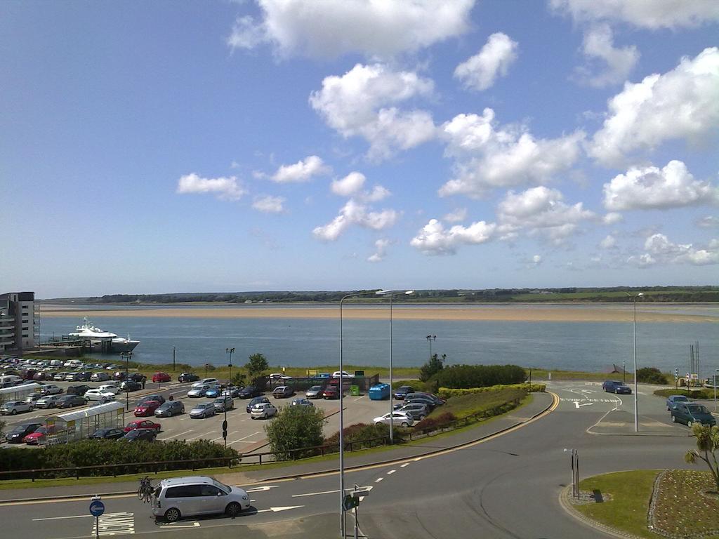 Menai Bank Hotel Caernarfon Room photo