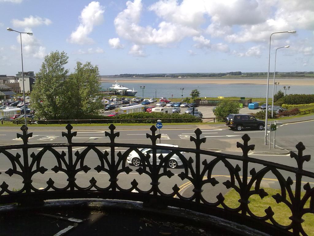 Menai Bank Hotel Caernarfon Room photo